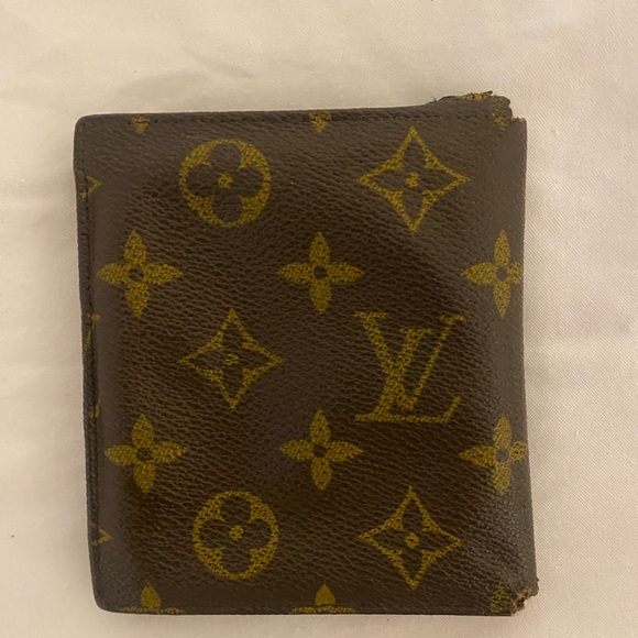 Louis Vuitton Monogram Bi-Fold Wallet - Authentic Pre-owned - Picture 3 of 4